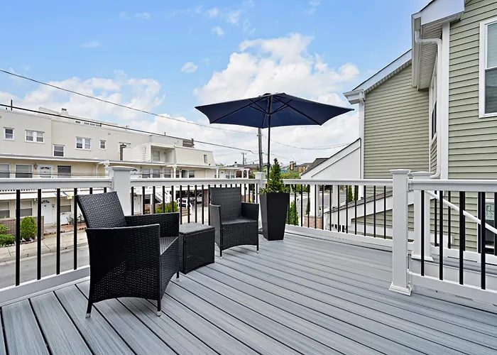 Special Beach Cottage With Deck