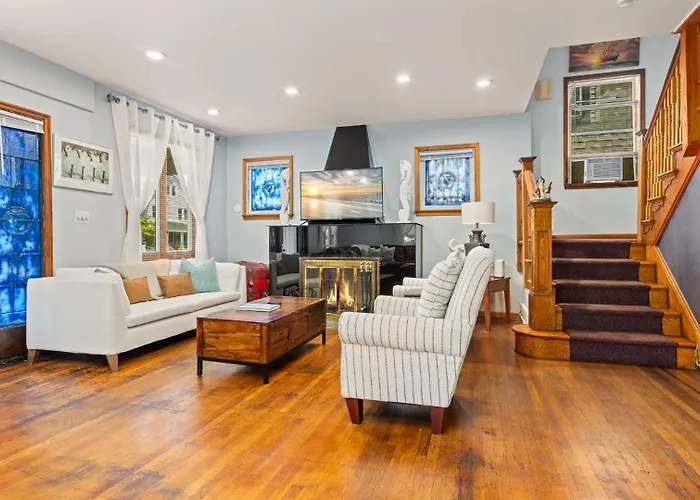 6 Bedroom Ventnor Estate Steps Away From The Beach