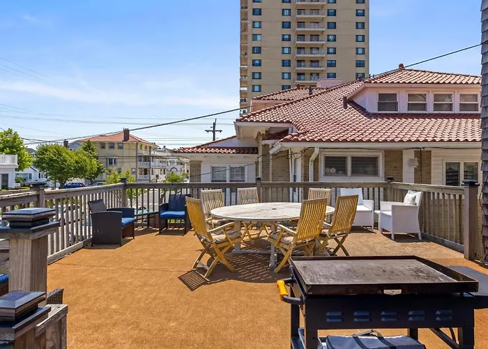 6 Bedroom Ventnor Estate Steps Away From The Beach